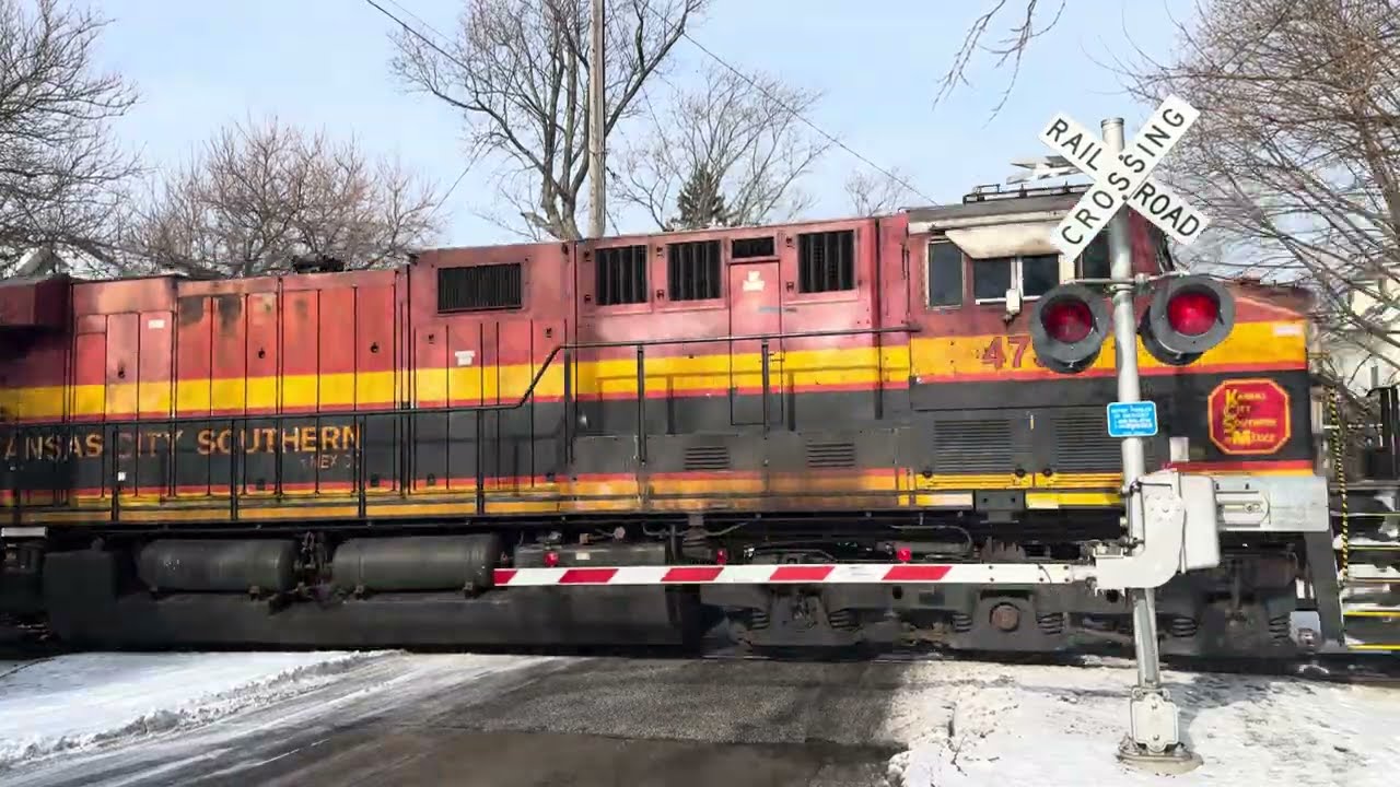 Hall Ave Railroad Crossing, Lakewood, OH w/ and awesome K5LLA (Video 3)