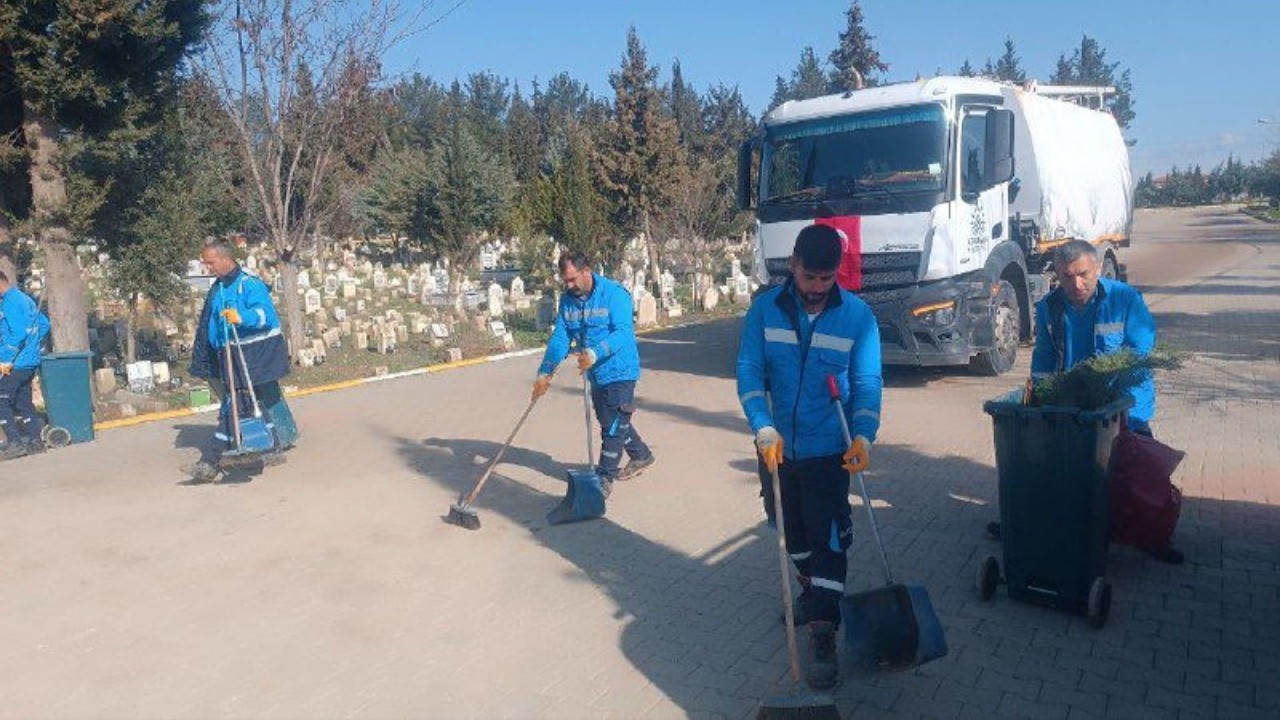 Adıyaman’da mezarlıklarda bayram öncesi kapsamlı temizlik