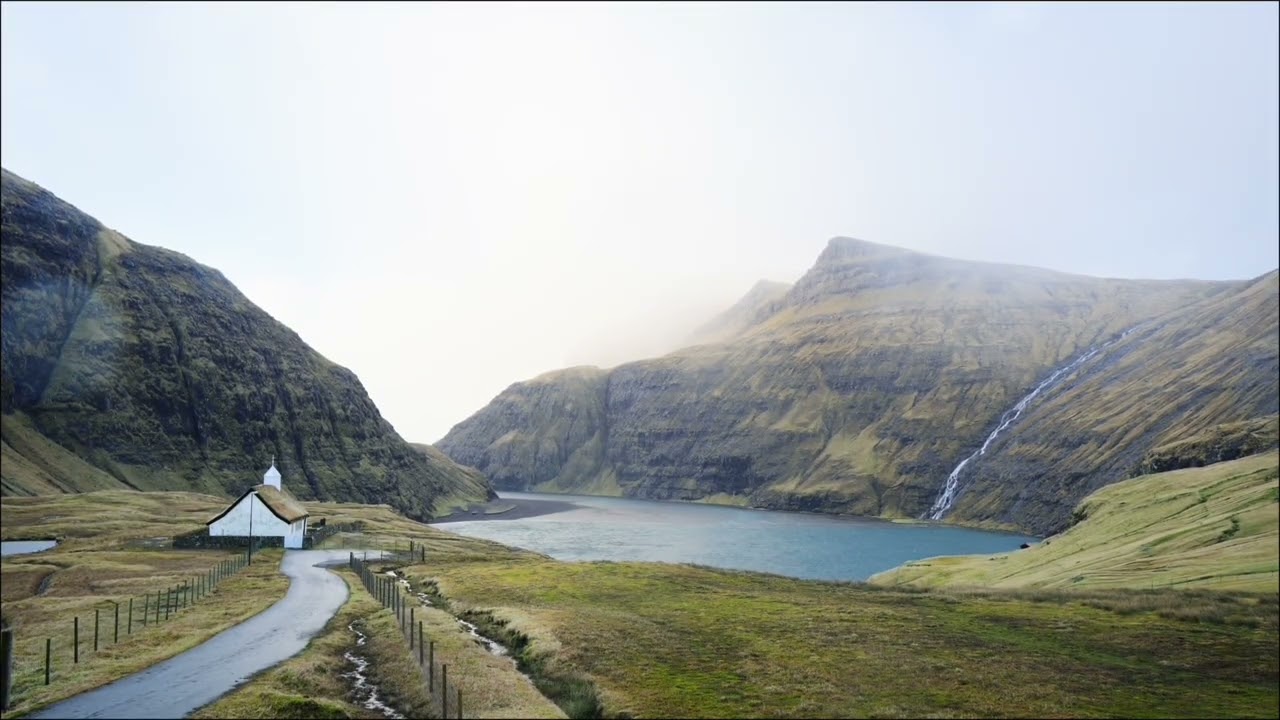 Silenzio tra le Montagne 🏔️ Lago Calmo e Vento Leggero per Rilassarsi