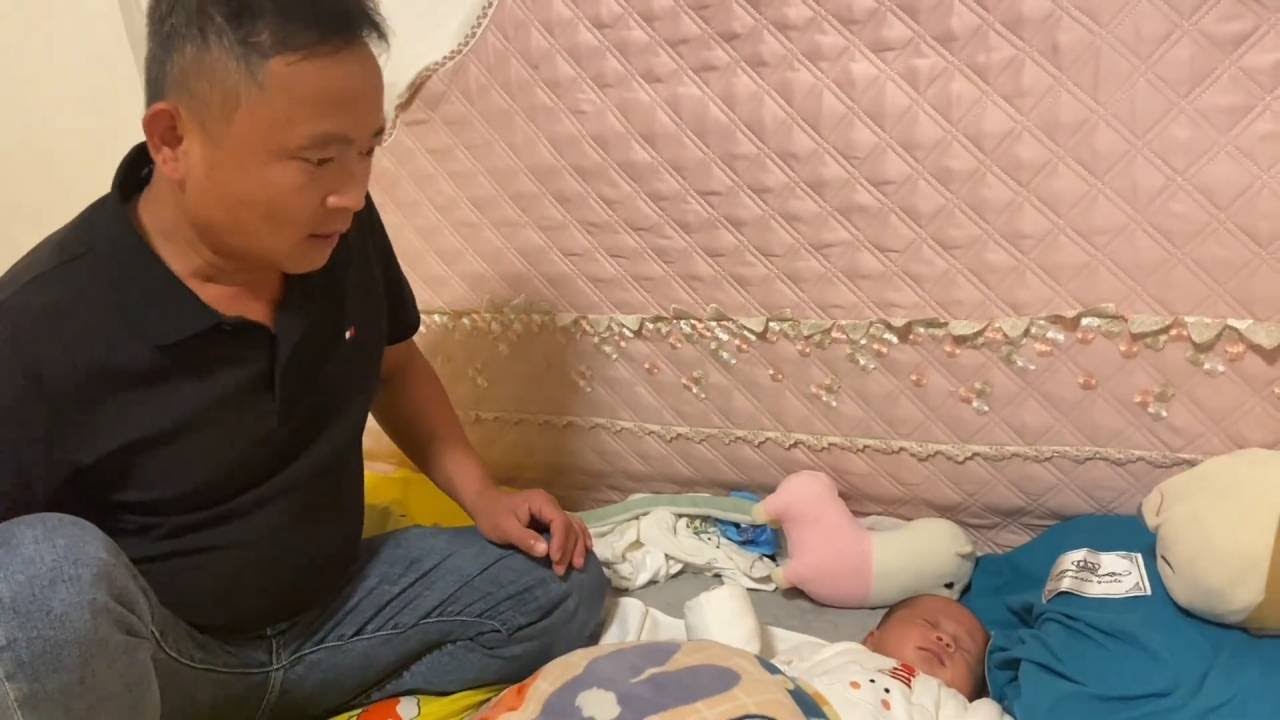 妹妹刚满月没多久，二哥就出远门卖货，辛苦二嫂一个人了在家带娃 #日常vlog #二哥#花生油