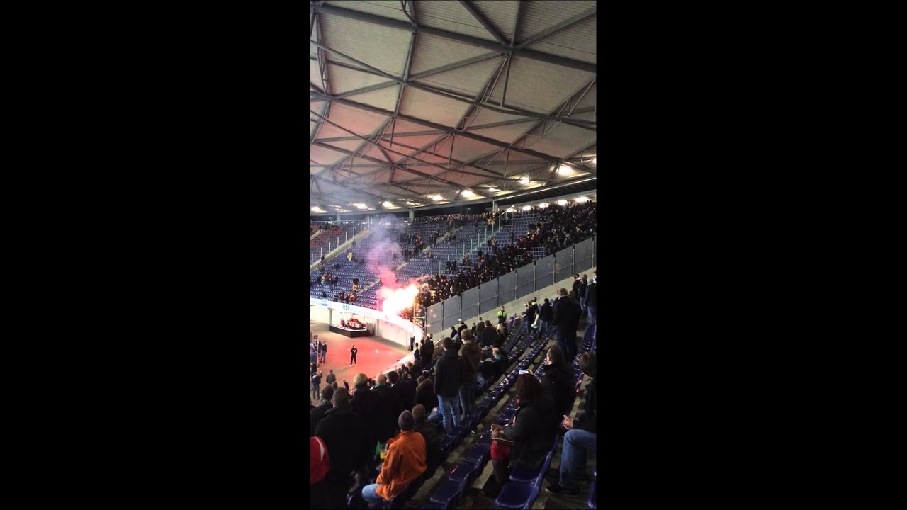 Niedersachsenderby Hannover 96 Braunschweig Blocksturm von Braunschweig