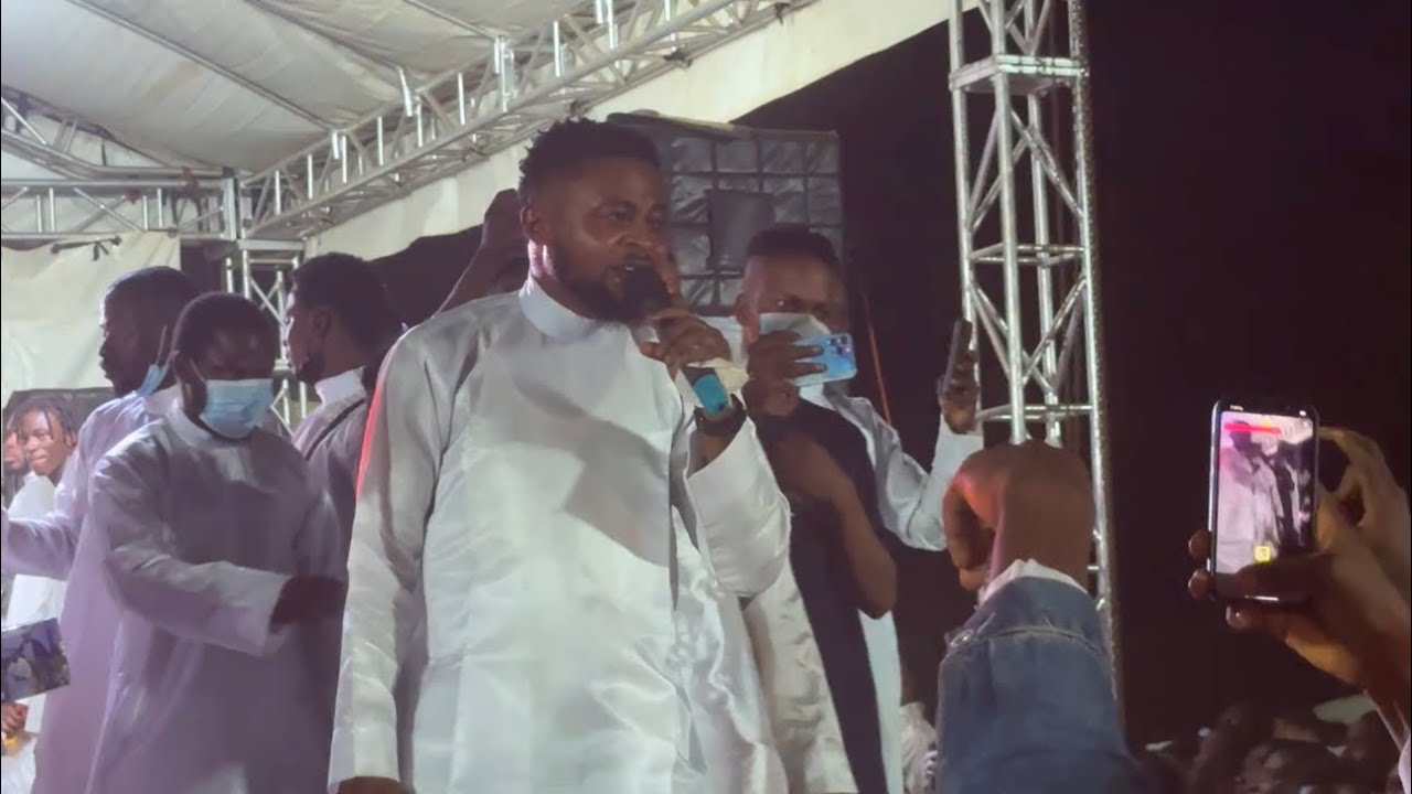 KAYSLIKY HAVING A GOOD TIME ON STAGE WITH HIS FANS AT THE 2024 IMEKO CONVOCATION JUMBO PRAISE