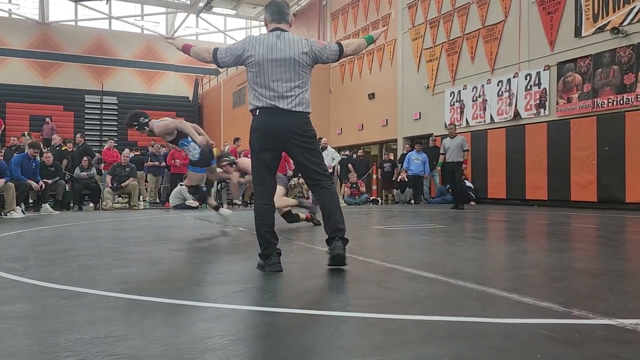 Konnor Senior Year 139lbs Regionals semi final round