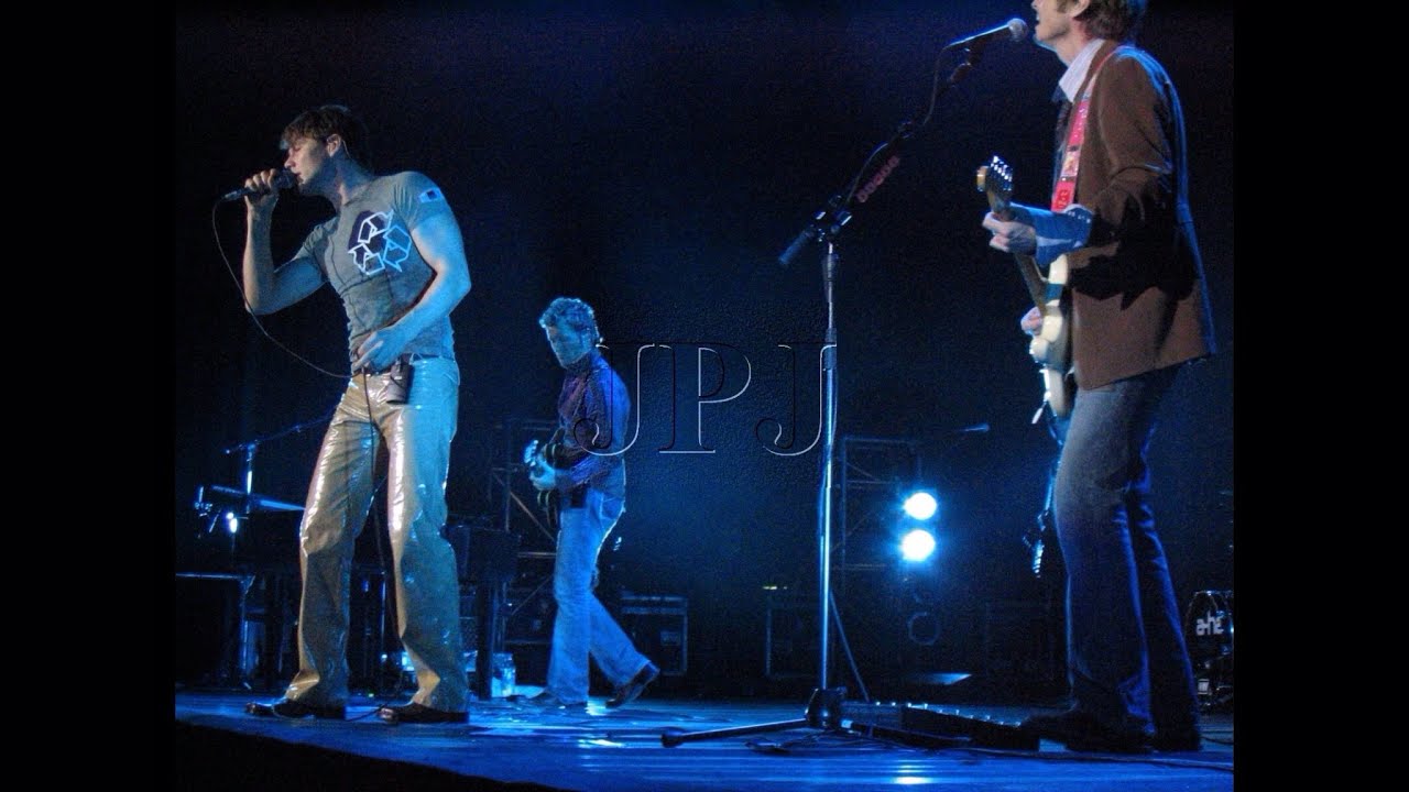 A-ha live in St.Petersburg, Russia (31-October-2003)