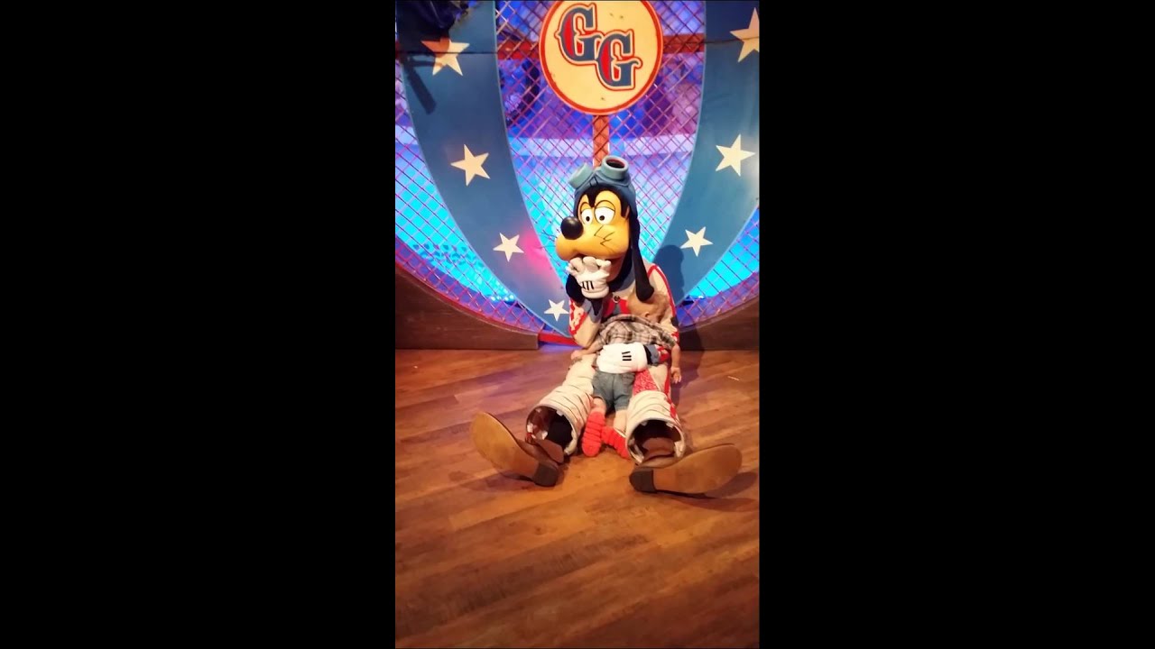 Caleb Forest, falls asleep while meeting Goofy!
