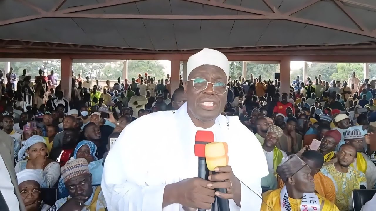 Presidential Candidate IssaTchiroma arrives Ngaoundere 