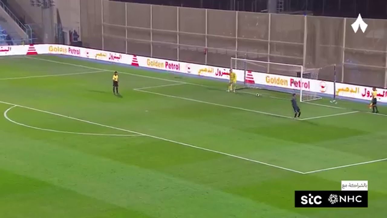 Francisco Calvo falló un penal este domingo con su club, el Al-Ettifaq