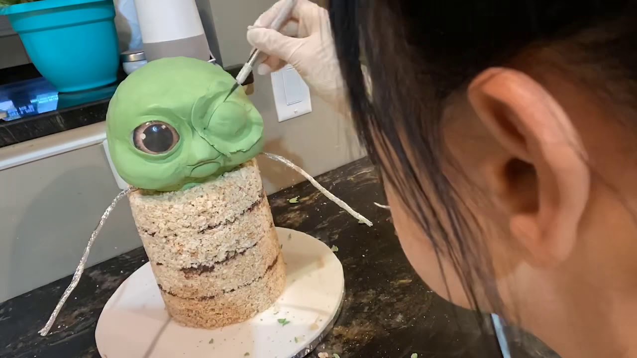 Baby Yoda Cake