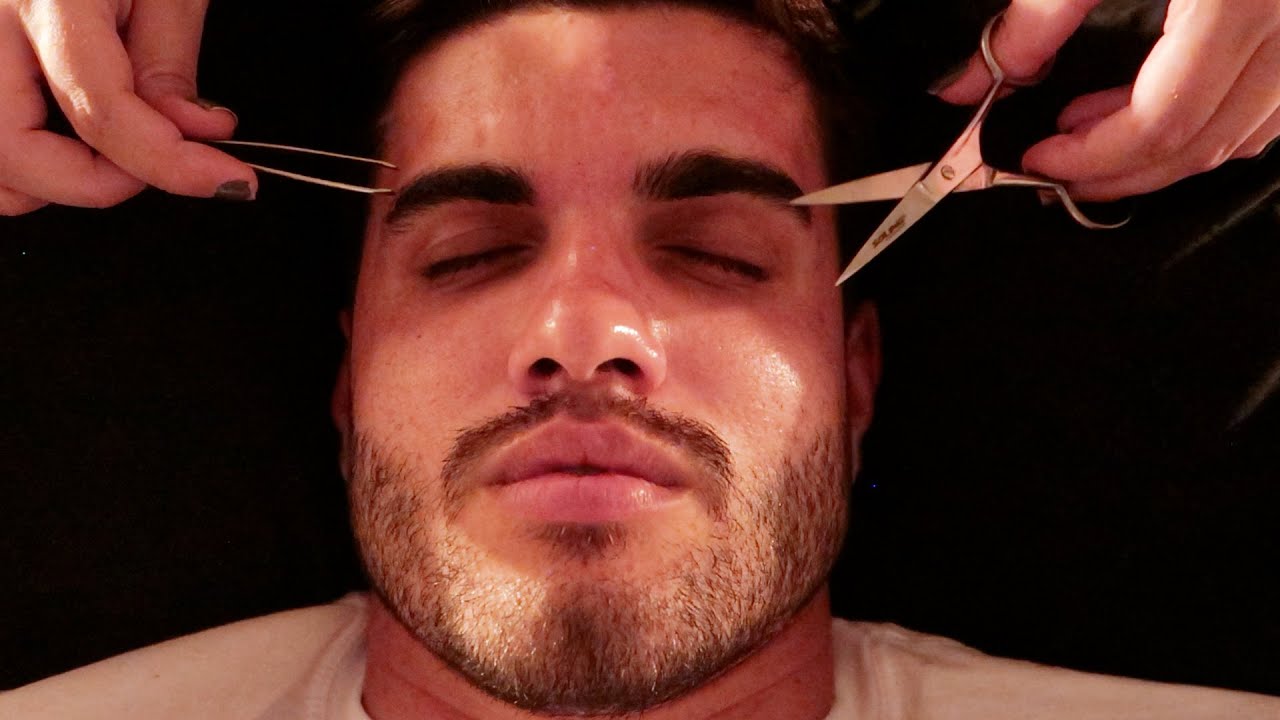 ASMR - FAZENDO SOBRANCELHA!