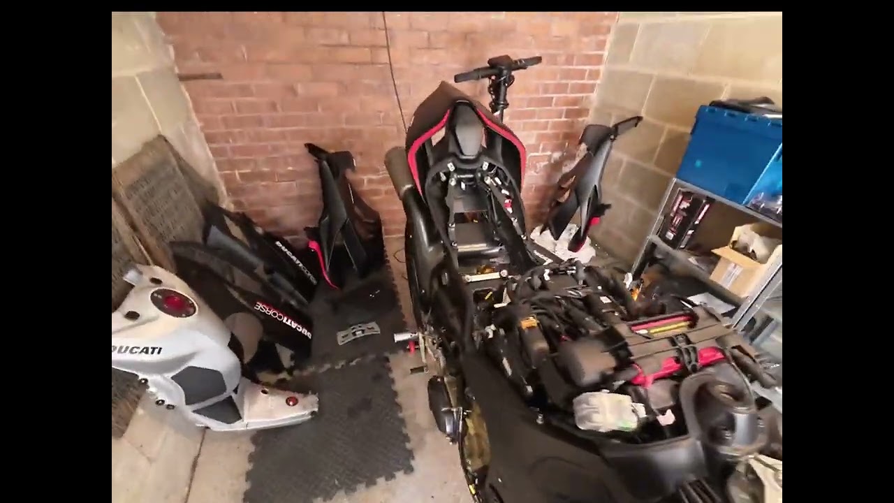 Ducati V4 SP Akra - O2 - AIS - Evap Delete