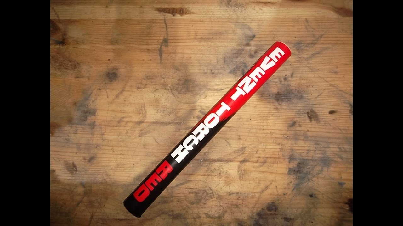 Event Torch Red, in het donker - Lesli (cat.1 vuurwerk)