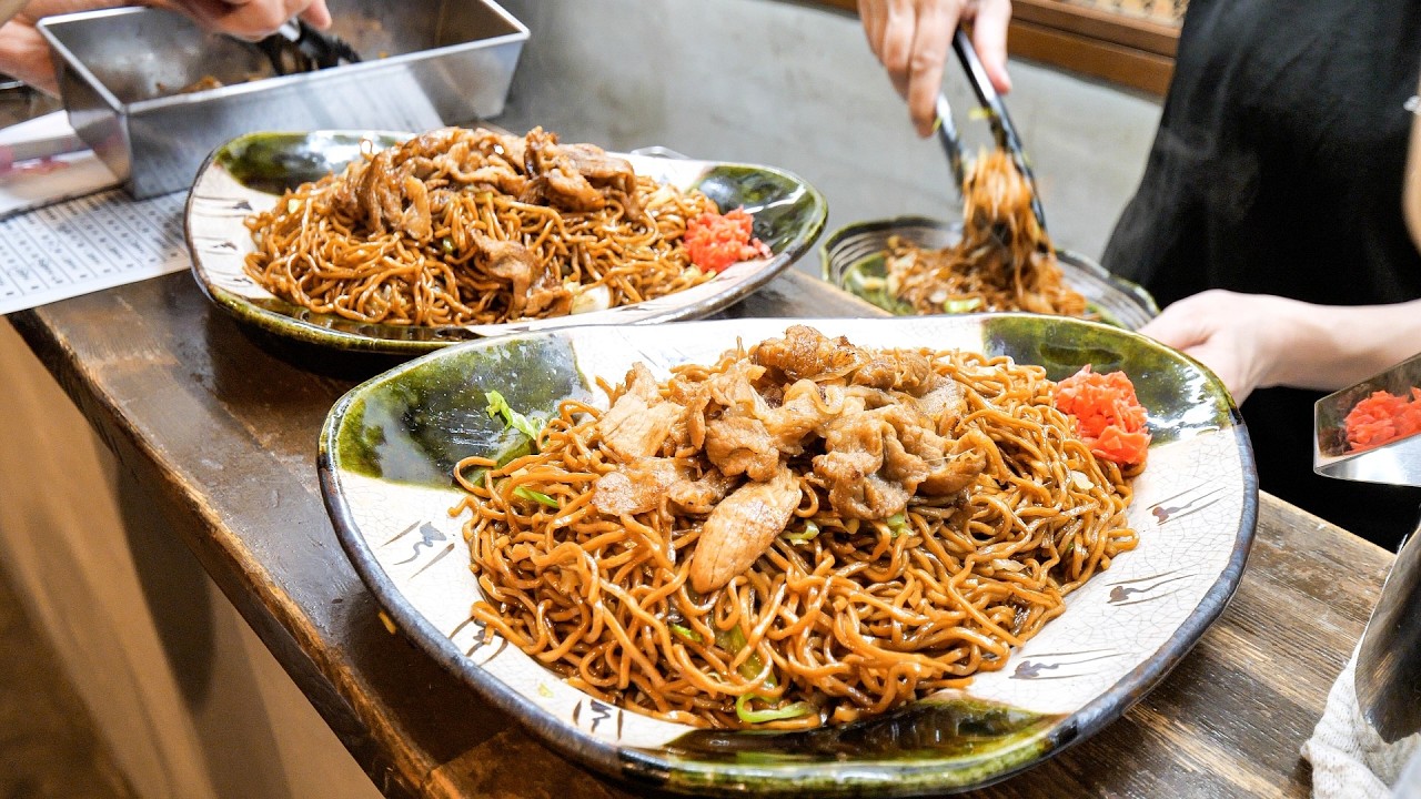 大盛り焼きそばラッシュ！シャッター商店街で行列を作る愛知瀬戸のソウルフードめしがすごい！丨JAPANSE STREET FOOD