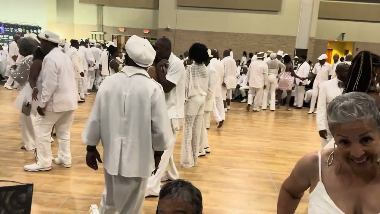 🤍💃🏾👸🏾 It’s a white affair y’all majestic gents, Tinley Park Their￼ Baaaaaack🤍🕺🏾👸🏾