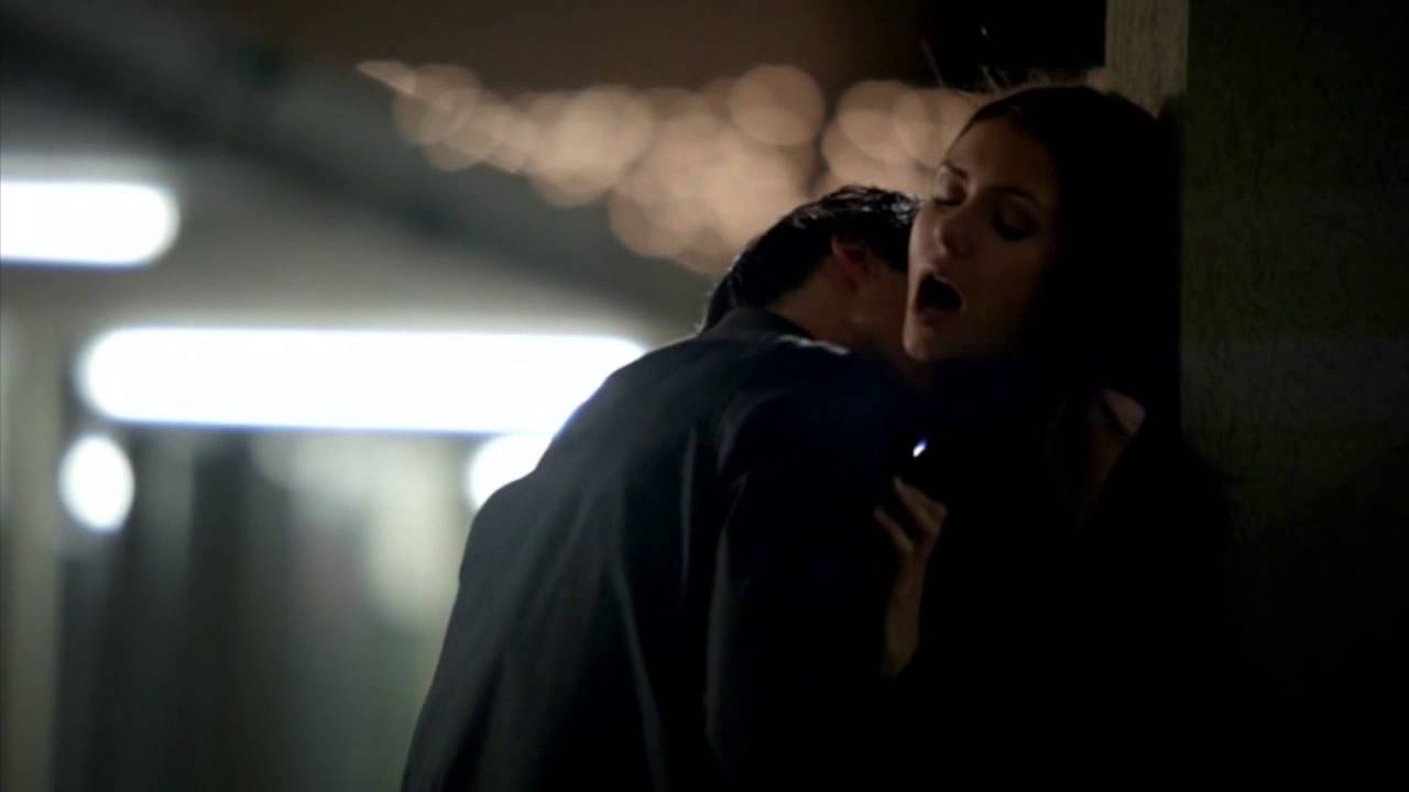 3x19 Damon & Elena kiss, make out (reduced background music)