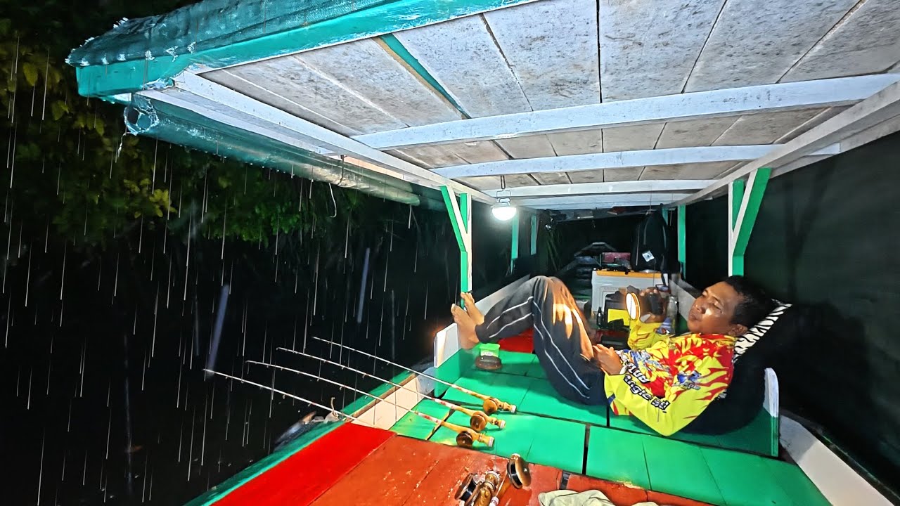 Fishing trip 24 jam di perahu full diguyur hujan dari malam sampai siang