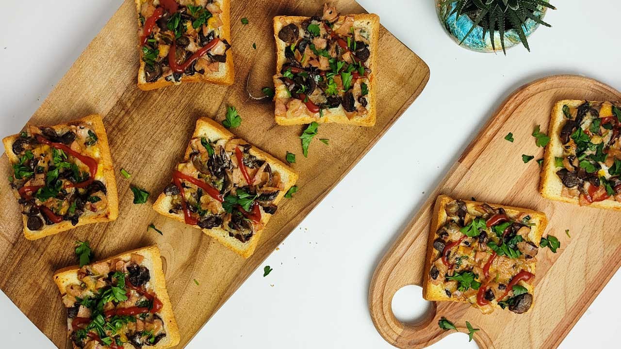 Buttery Mushroom Toast Pizza | Quick, Cheesy & Easy Dinner Recipe! 🍕🍄‍🟫