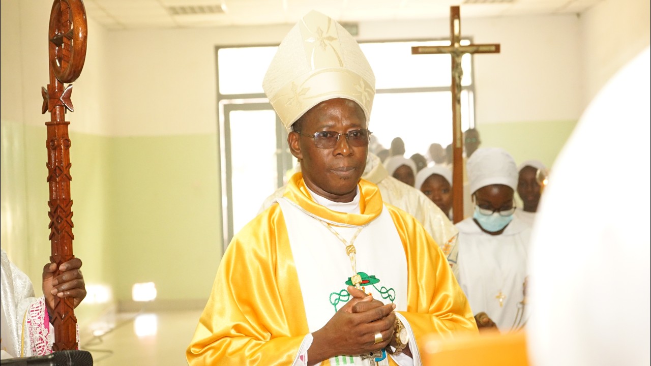 Mgr Robert CISSE - Intronisation et Prise de Possession Canonique. Official vidéo. P.2