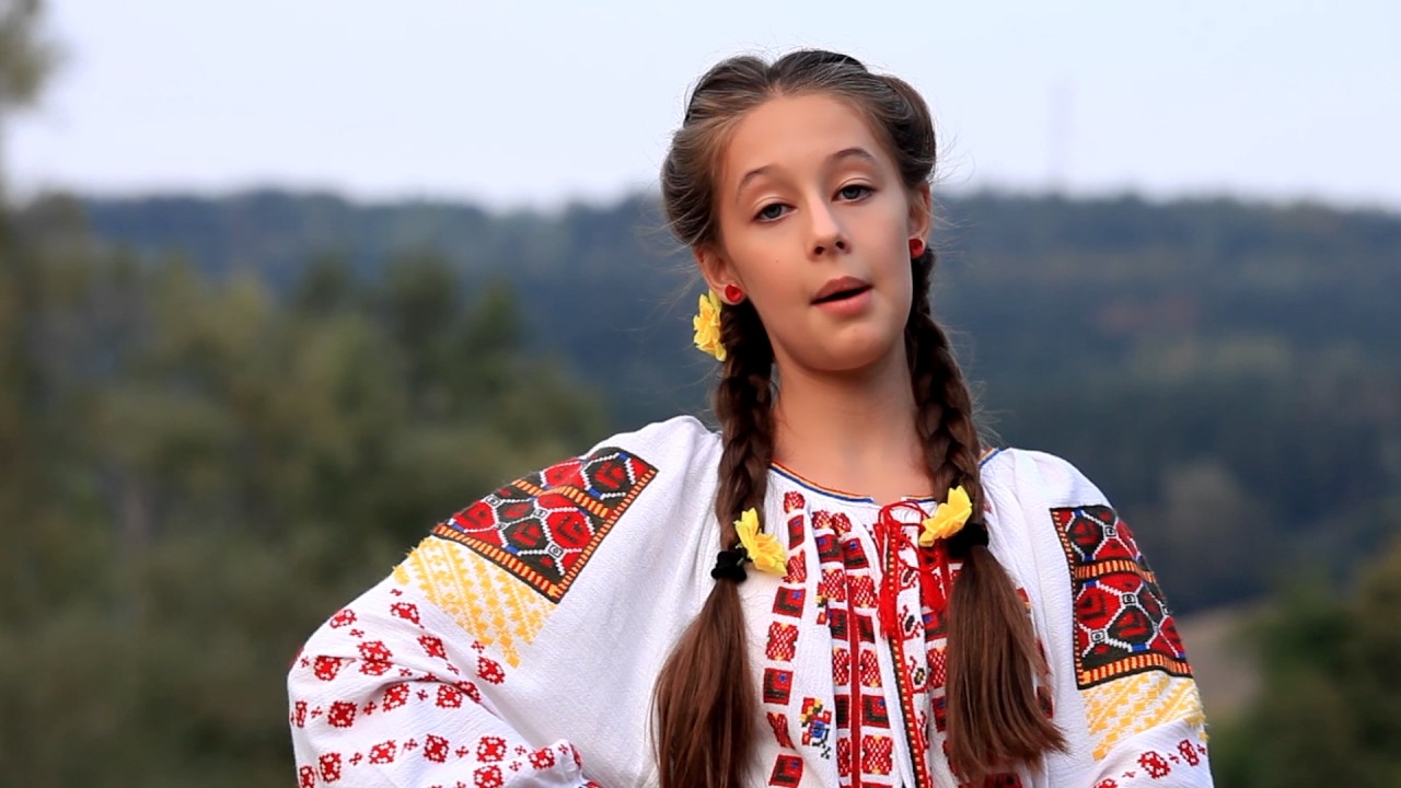 SIMOIU ELENA ALEXANDRA--Maica doua fete ai