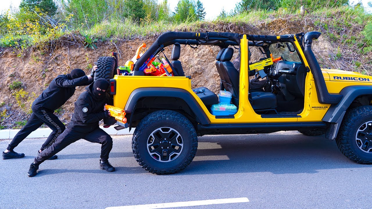 УГНАЛИ джип и УКРАЛИ все НЁРФЫ...The jeep was stolen and all the Nerfs ...