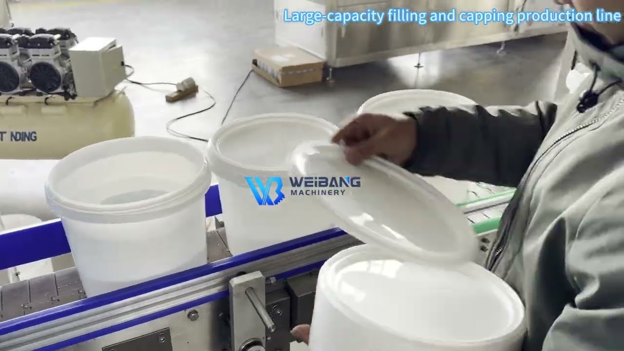 Large-capacity filling and capping production lineTwo heads are following the filling machine.