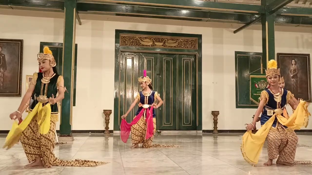 Tari Golek Sukarena Soerya Soemirat||by Riris Sunu Salindri