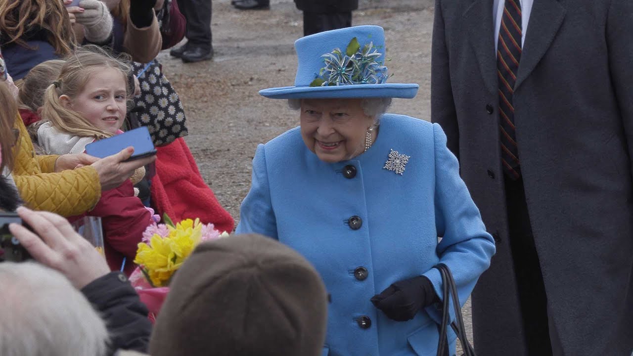Watch Queen Elizabeth II having selfies with the public.