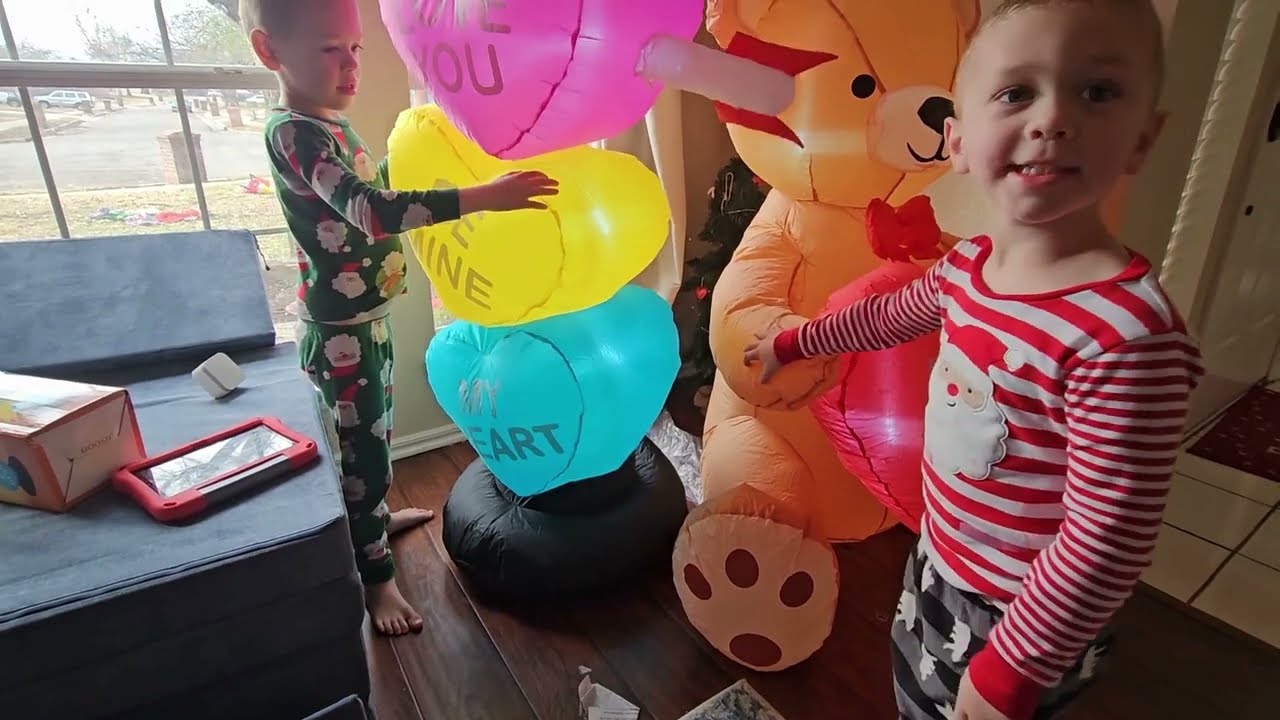 *UNBOXING* New Valentine's Day Inflatables from Amazon! #inflatable #amazon #unboxing