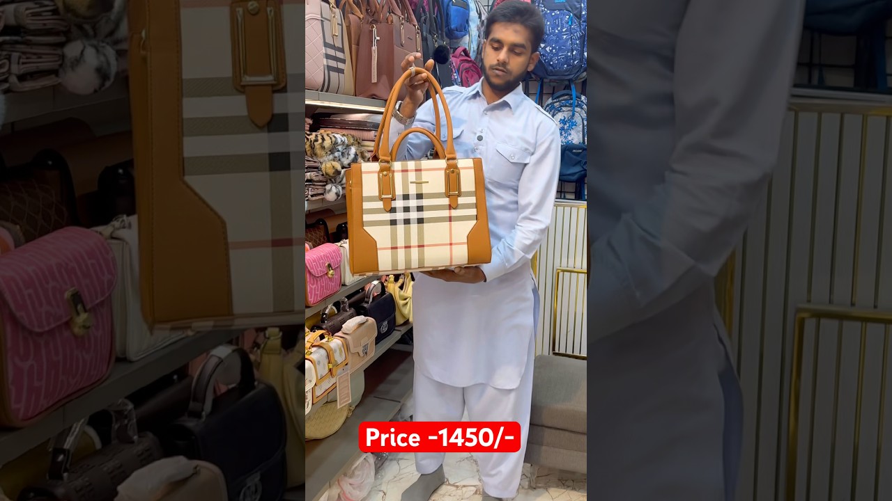 Classic checks, timeless charm 🤎✨Elevate your everyday look with this elegant 3-in-1 handbag set