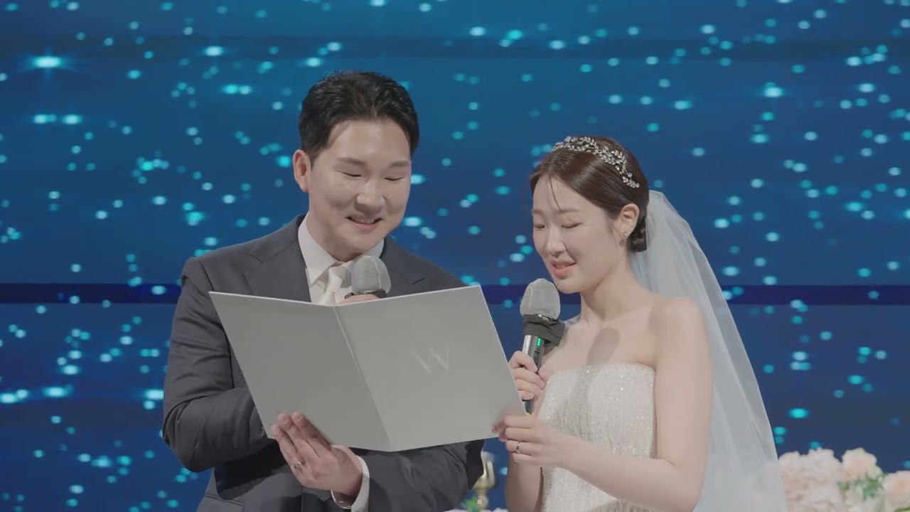 [가천컨벤션] 웨딩영상 본식 | 어두운 홀  긴장 속 서로 마주 보는 표정