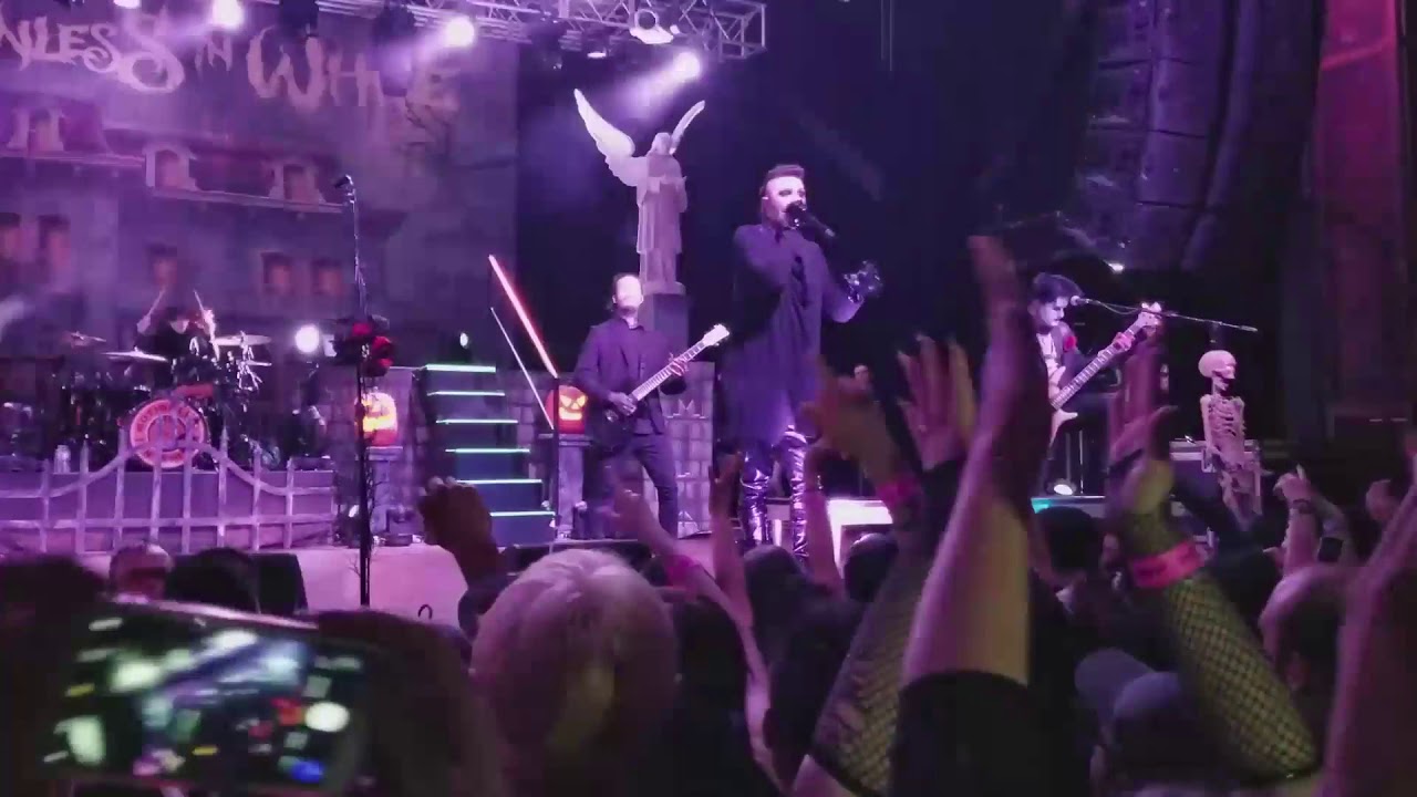 Motionless in White - Everybody Sells Cocaine (Live) Graveyard Shift Tour Anaheim, CA