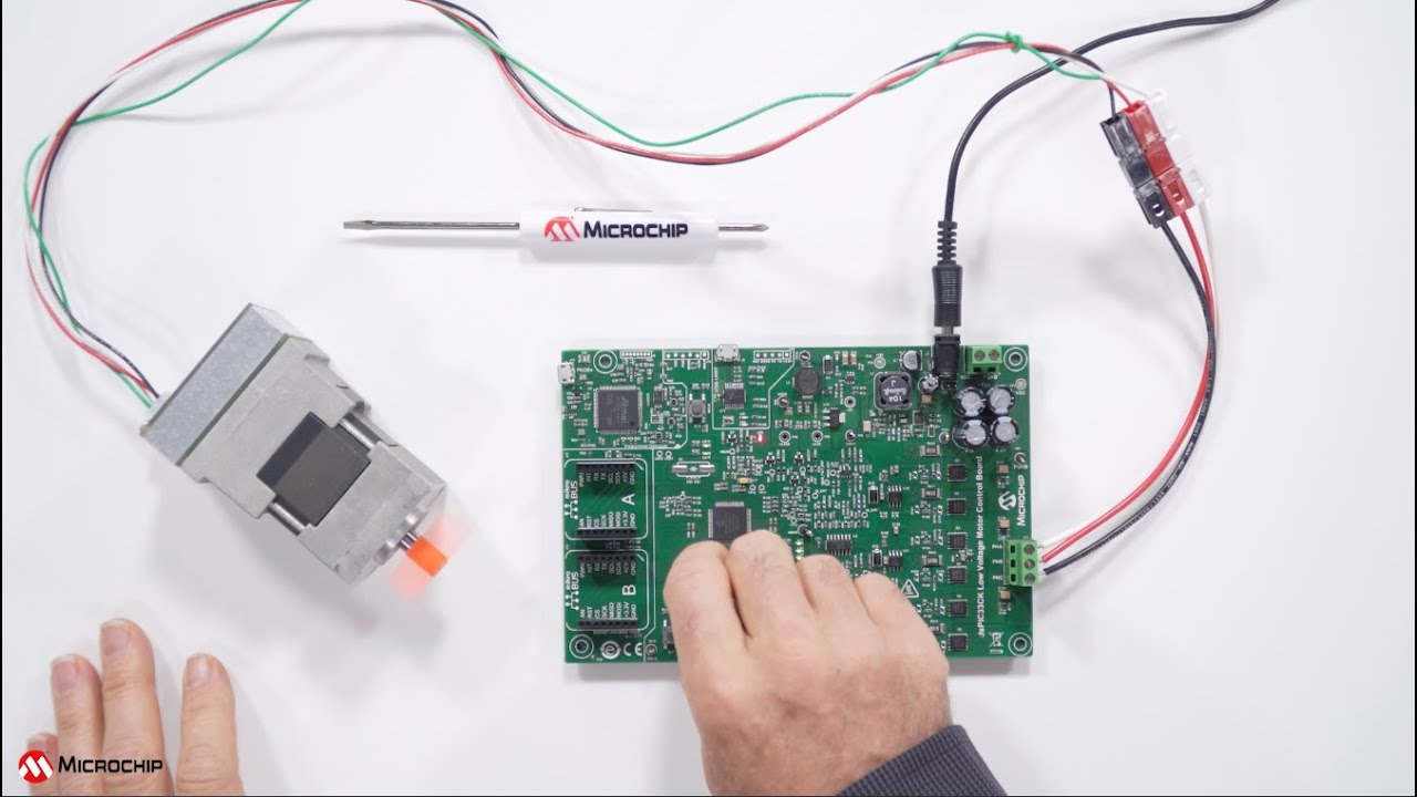 Плата разработки dsPIC33CK для управления низковольтным двигателем (LVMC) от Microchip