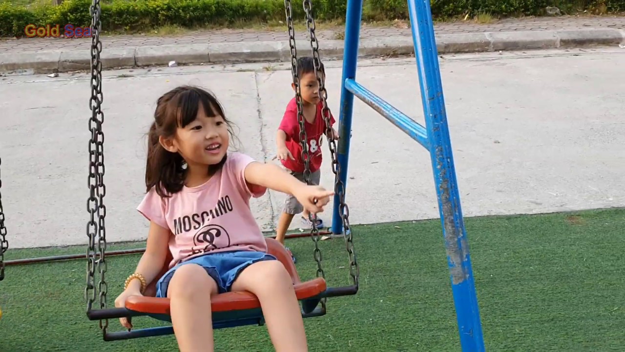 Silent sea Gold Sea Được Bố Cho Xuống C&ocirc;ng Vi&ecirc;n Tập Thế Dục V&agrave; Chơi C&aacute;c Tr&ograve; Chơi Buổi Chiều