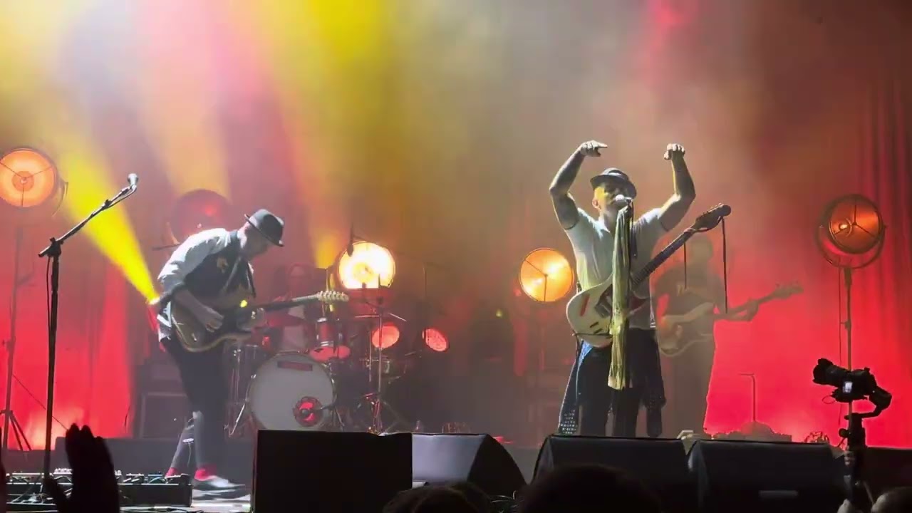 Athena - Parçalanıyoruz | Live at Uniq İstanbul | 29 Ekim 2023