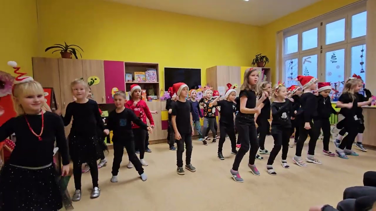 21.12.2023 Vánoční besídka z družiny ZŠ Komenského Holice ( @proxa. )