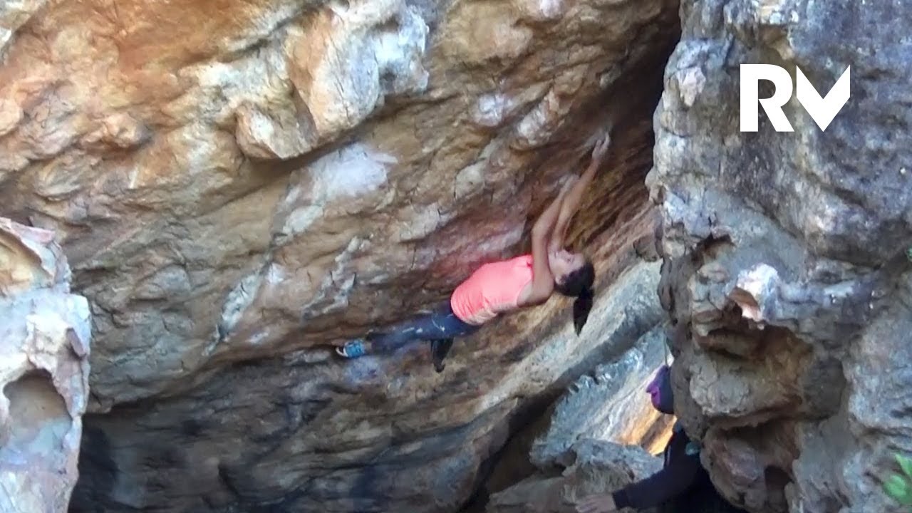 Oriane Bertone dans Golden Shadow, 8B+ à Rocklands | Relais Vertical, Ep.72