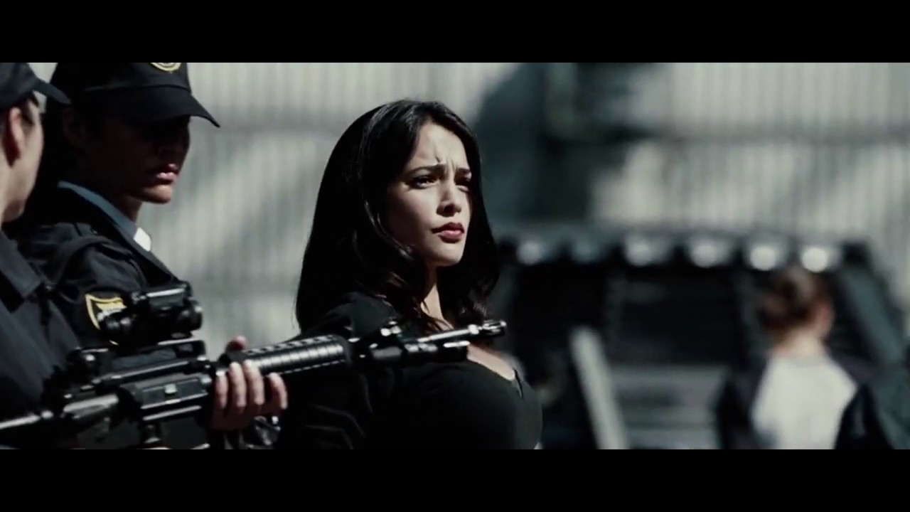 Death Race (2008) - Girls Arrival