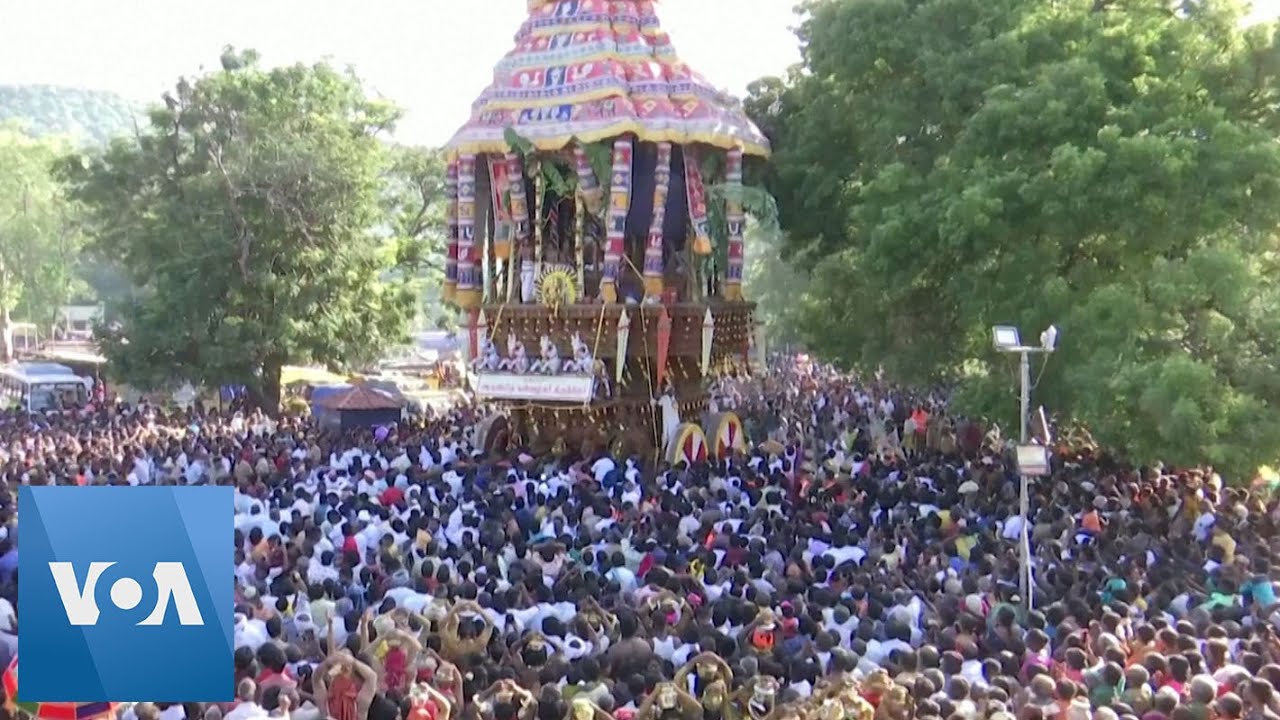 Devotees Pull Chariot in India to Mark Hindu Festival