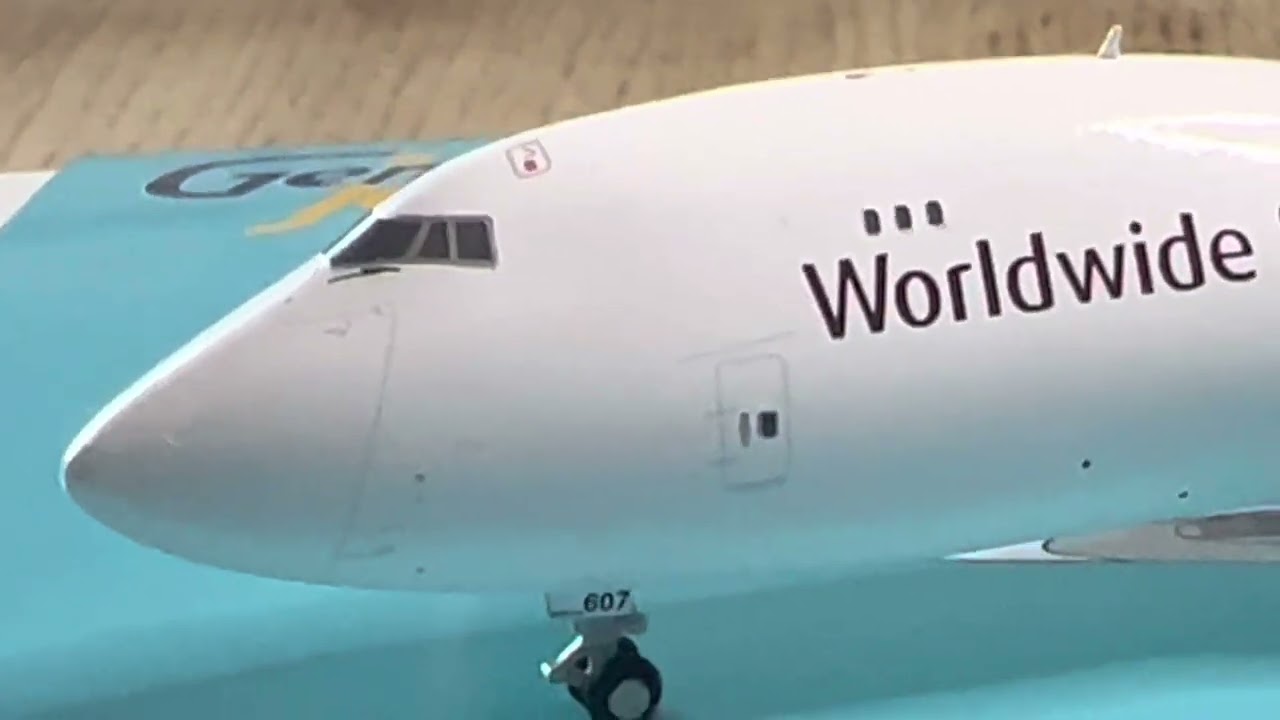 Gemini Jets 1:400 UPS Boeing 747-8F unboxing and review