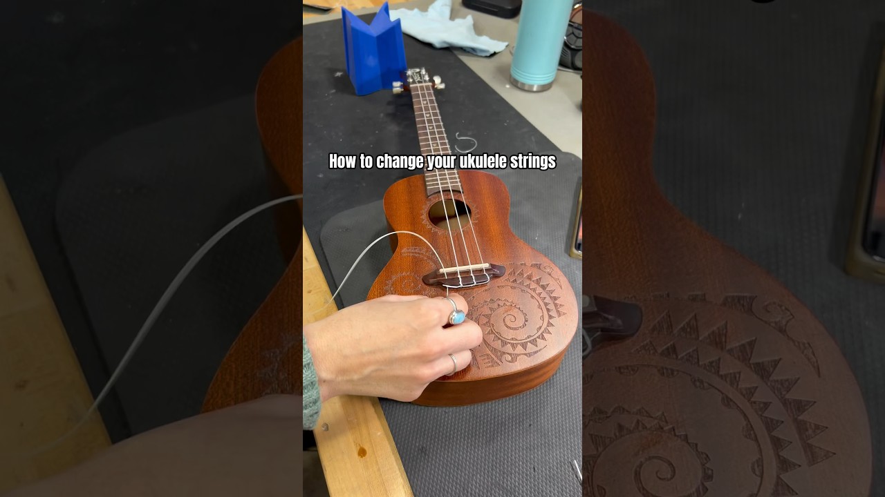 Как перетянуть струны на укулеле! #укулеле #заменаструн #guitartech #урок по укулеле #перетянутьс...