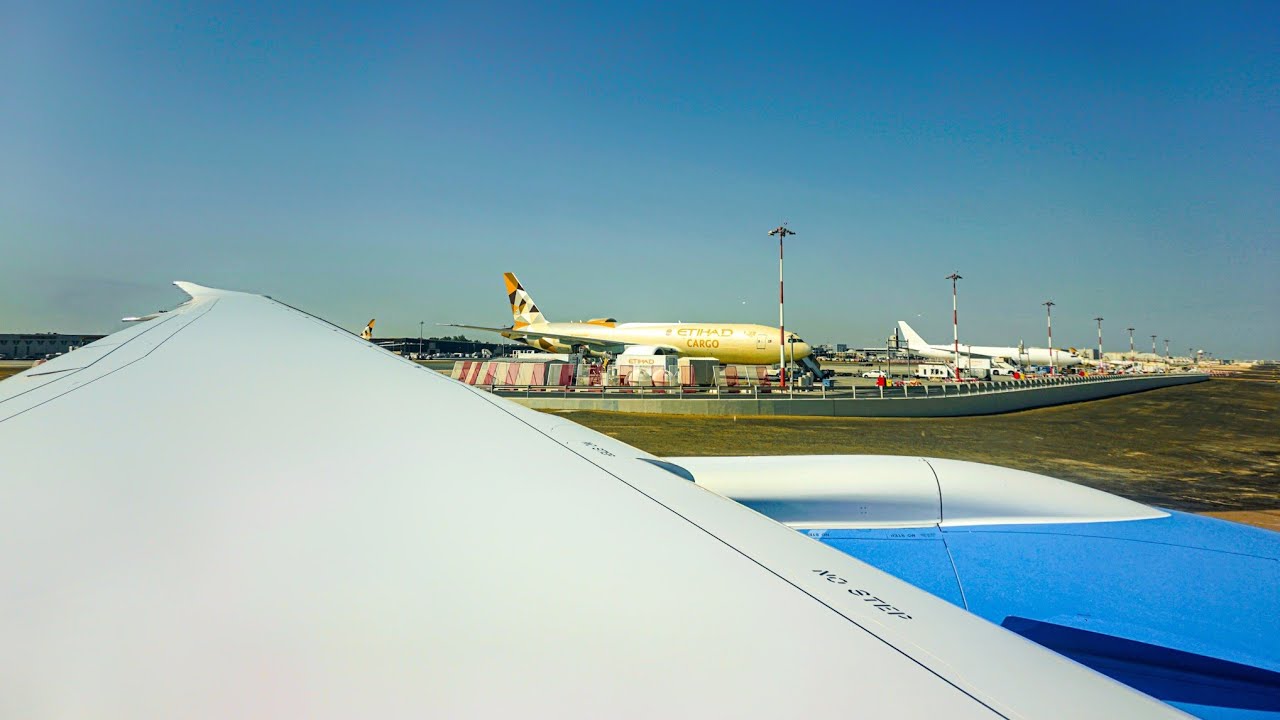 Etihad Airways Boeing 787-9 Dream)Liner | Pushback & Takeoff at Abu Dhabi Airport [Full HD 1080p]