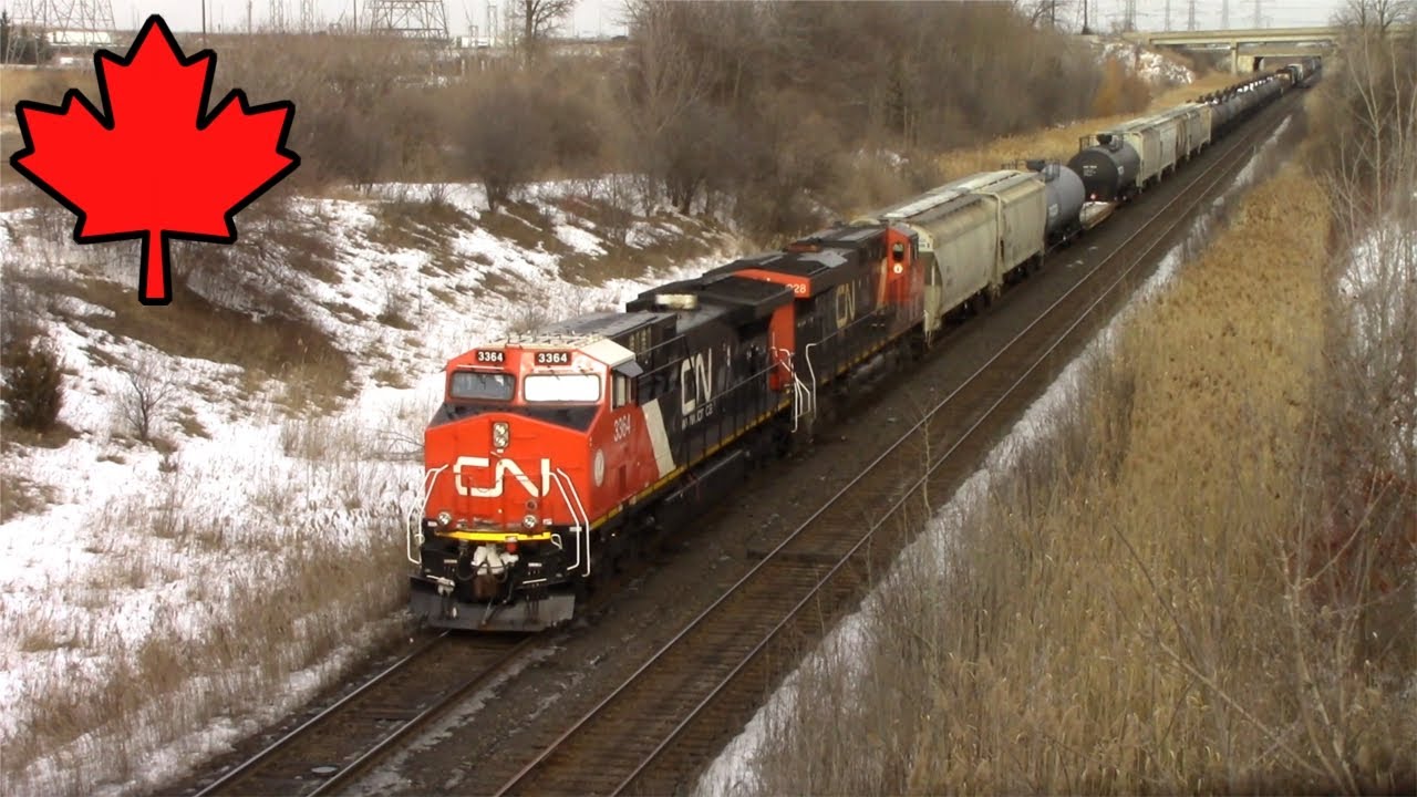 Canadian National [CN]: 3364 (Rebuilt) & 2928 Mix-Train Empty & Load | Puente Weston