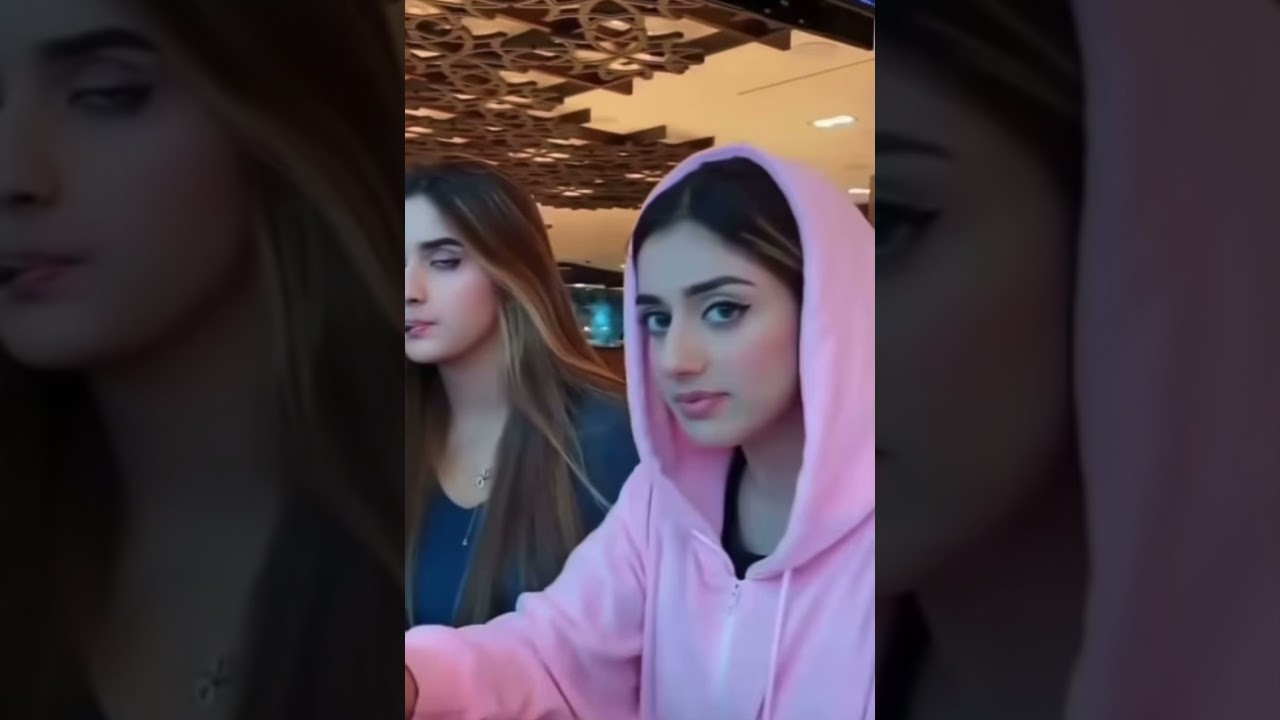 Qatar girls at airport😎