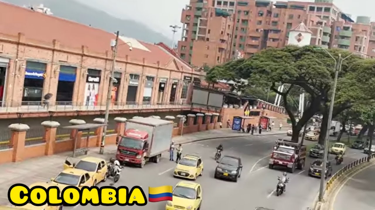 Cali  🇨🇴 Tropical Streets, City Life & Chipichape Mall 4K