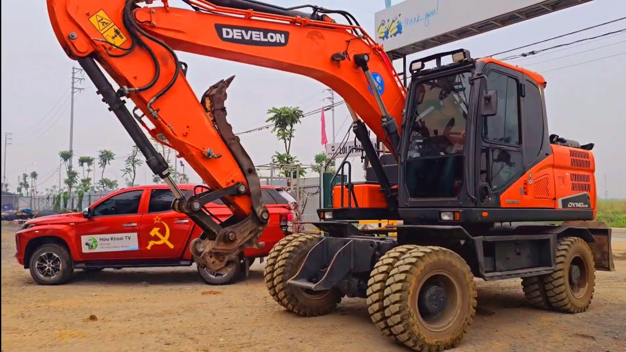 MÁY XÚC DOOSAN 140 ĐỜI 2018 ĐẸP NHƯ HOA HẬU TỰ MÚC NƯỚC RỬA XE | MÁY XÚC TRIỆU VIEWS.