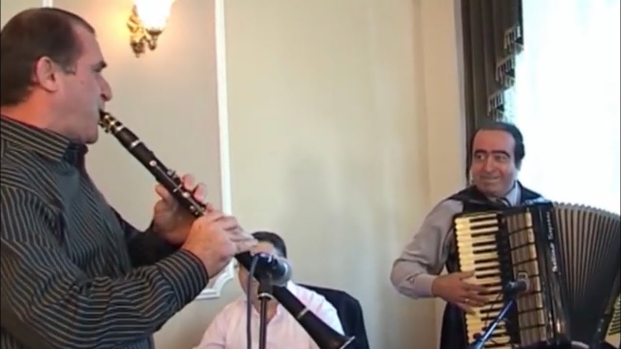 Аккордеонист Артём Арутюнян - 