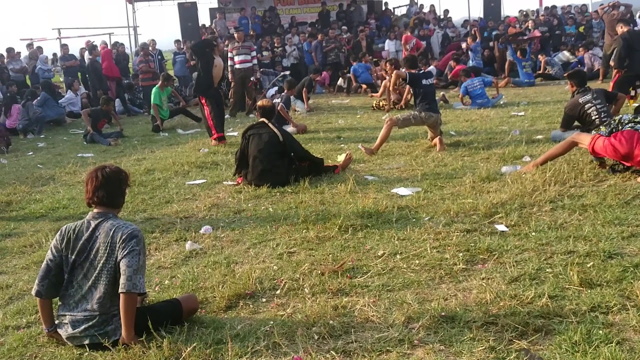 Warok warok sanggar Ibunda live di lapangan SRATEN geeRRRR .... .part 3