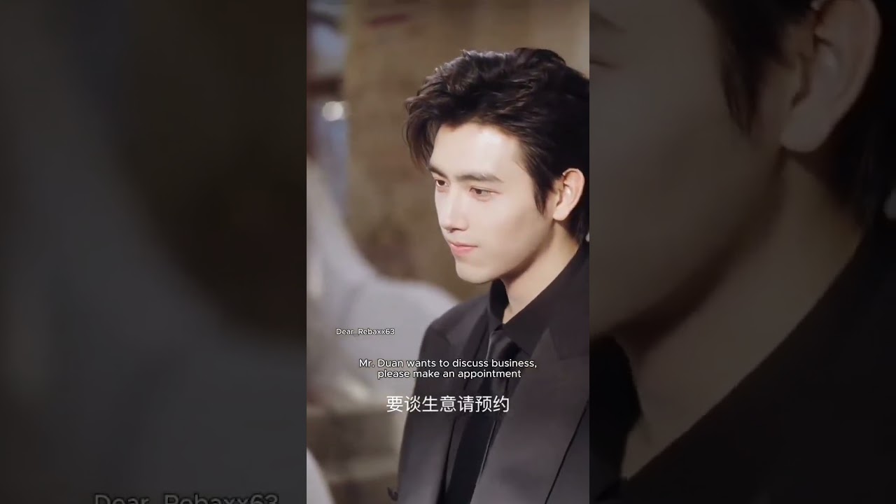 Ep1: #Dilraba looked at #ChenFeiyu walking towards him, both strange & familiar #shortdrama#hesimu