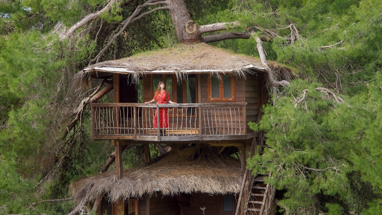 My Simple Life in a Treehouse in Greece