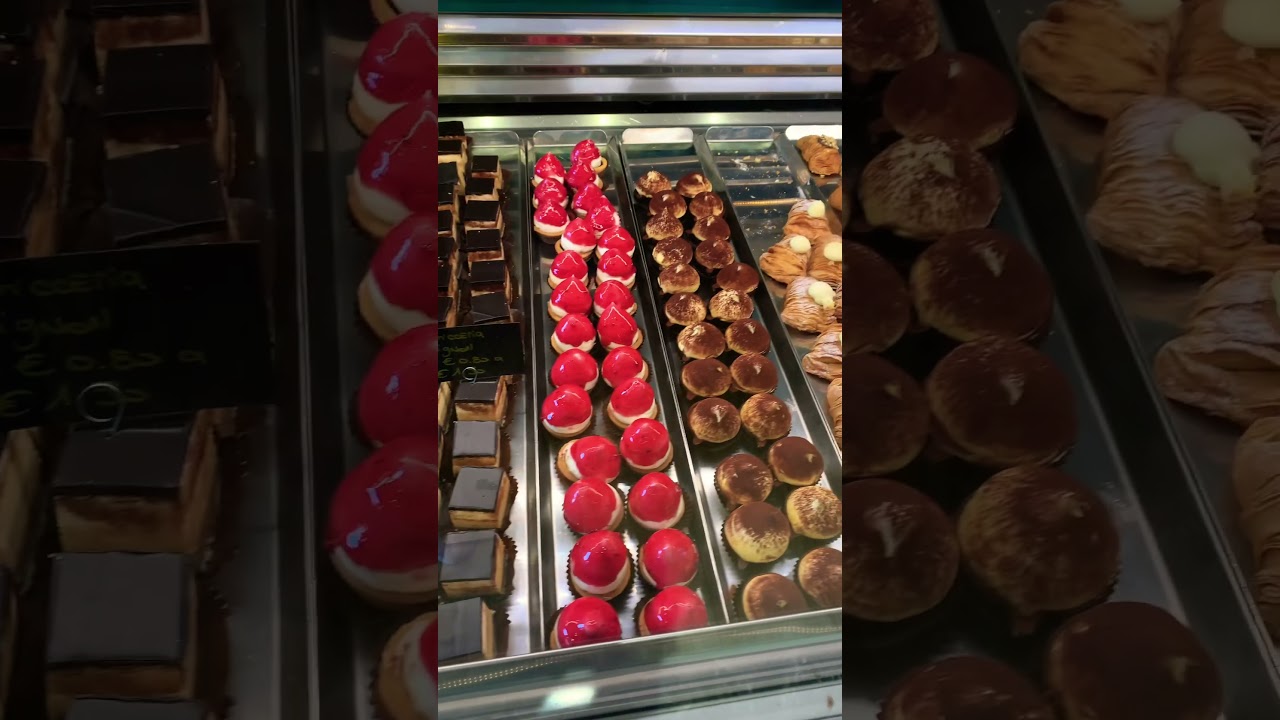 Bar pasticceria in Italy! Choosing the dessert! Il dolce dopo pranzo