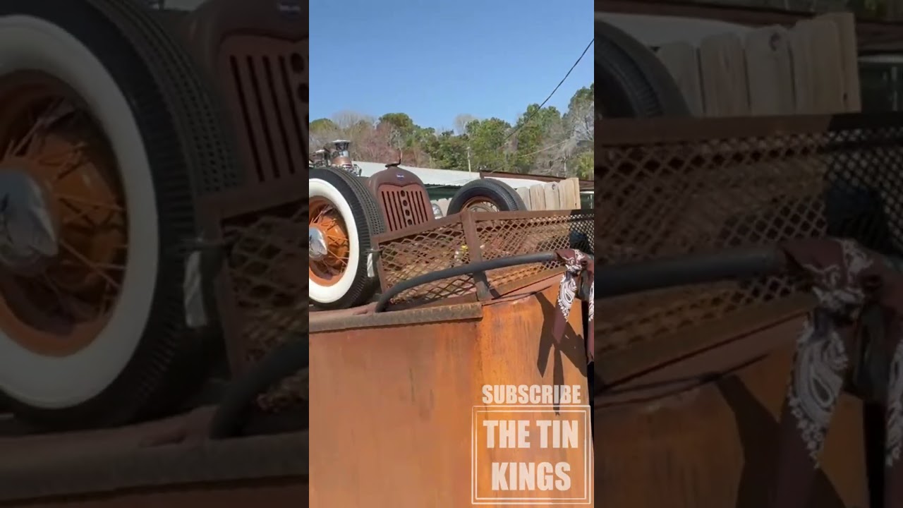 More @TheTinKings COE Ratrod Hauler The Beaver Bar show